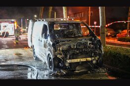 Bestelbus zwaar beschadigd door brand in Purmerend