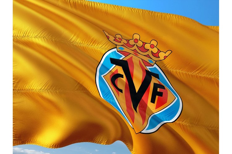 Ajax verrast Villarreal met zwaarbevochten overwinning