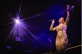 Groots eerbetoon aan Céline Dion strijkt neer in Theater De Purmaryn