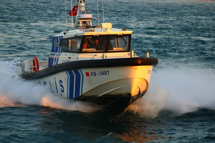 Kanaalnachtwacht: een dag uit het leven van de patrouilleurs die de veiligheid van de waterwegen in de regio waarborgen