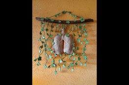 Keramiek van Astrid Lagerburg bij VVV waarin mens en natuur samenvallen