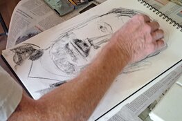 Stemmen op portretten van museumdirecteur Moncef Beekhof