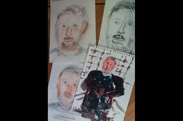 Stemmen op portretten van museumdirecteur Moncef Beekhof