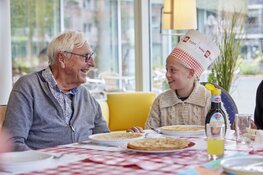 Vijf basisscholen in gemeente Purmerend bakken pannenkoeken voor ouderen