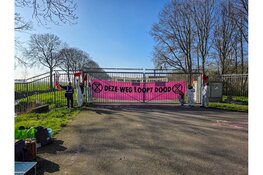Extinction rebellion demonstreert bij Gasveld Middelie Noord Holland