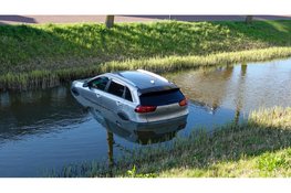 Auto te water in Middenbeemster