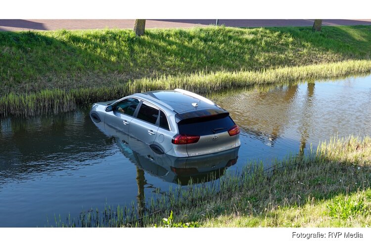 Auto te water in Middenbeemster