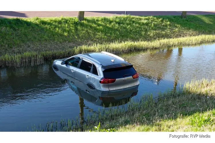 Auto te water in Middenbeemster