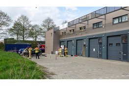 Brandweer en politie doen onderzoek in bedrijfspand
