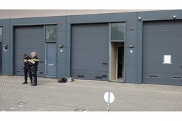 Brandweer en politie doen onderzoek in bedrijfspand