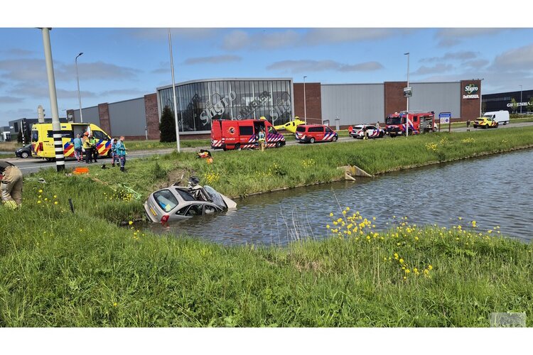 Auto te water in Purmerend