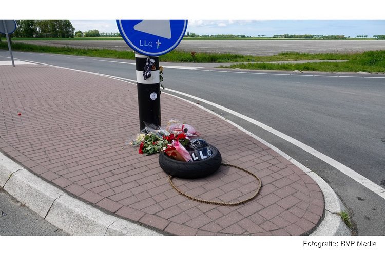 Eerbetoon langs de weg in Noordbeemster voor overleden Quincy (29) uit Edam