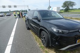 Auto met aanhanger begint te slingeren en raakt andere auto op A7 richting Purmerend
