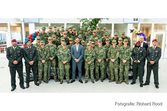 Staatssecretaris Defensie reikt diploma's uit
