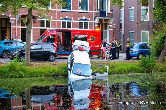Automobiliste raakt te water tijdens parkeermanoeuvre in Purmerend