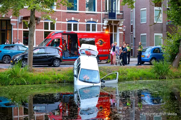 Automobiliste raakt te water tijdens parkeermanoeuvre in Purmerend
