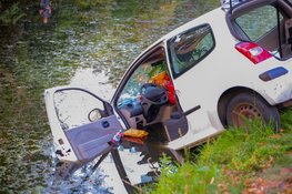 Automobiliste raakt te water tijdens parkeermanoeuvre in Purmerend