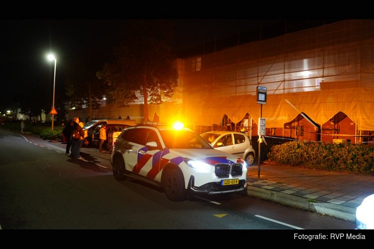 Schade na explosie bij voordeur van woning in Purmerend