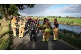 Motorrijdster te water bij eenzijdig ongeval op de Oostdijk in Zuidoostbeemster