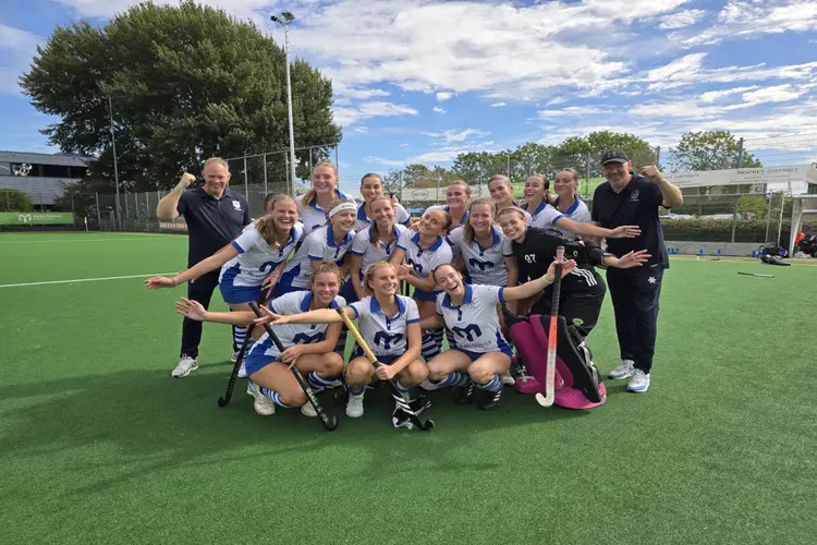 Nieuw Purmerend Dames 1 begint competitie overtuigend met 3-0 winst