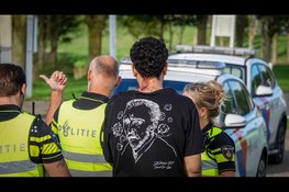 Twee aanhoudingen na politieactie langs A7, vuurwerk aangetroffen in kofferbak