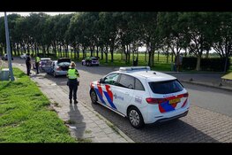 Twee aanhoudingen na politieactie langs A7, vuurwerk aangetroffen in kofferbak