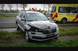 Boom valt op rijdende auto op A7 bij Noordbeemster