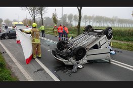 Drie gewonden en auto op de kop na ongeval in Noordbeemster