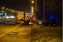 Auto raakt 2 bomen langs de A7