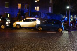 Onwel geworden man knalt op stilstaande auto