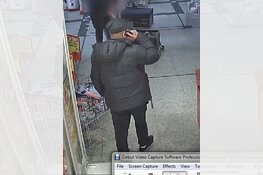 Purmerend - Gezocht - Diefstal en bankpasfraude Purmerend