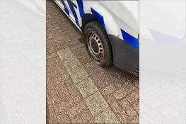 Dienstauto&#39;s handhaving Purmerend vernield en met eieren besmeurd