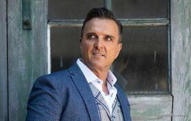 Volkszanger Mick Harren onder voorwaarden op vrije voeten