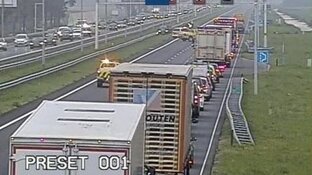 File op A7 en A8 na ongeluk met meerdere auto's