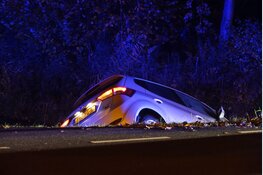 Auto te water op Westerweg