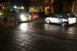 Auto&#39;s botsen in Purmerend: bestuurder gewond naar ziekenhuis