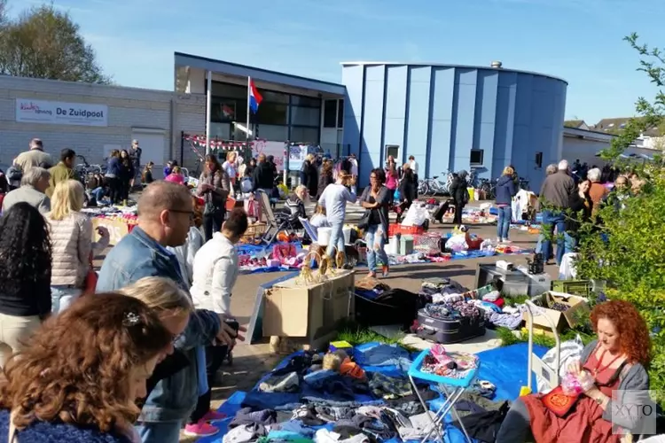 Bevrijdingsdag kindervrijmarkt in wijkpark De Driegang