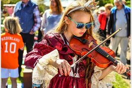 Bevrijdingsdag kindervrijmarkt in wijkpark De Driegang
