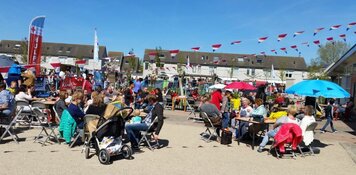 Bevrijdingsdag kindervrijmarkt in wijkpark De Driegang