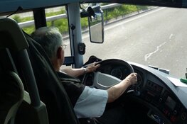 Buschauffeur afgesneden en aangevallen door mannen in werkbusje in Purmerend