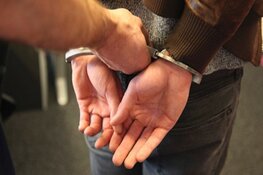 Man opgepakt die zonder rijbewijs en onder invloed op snorfiets reed
