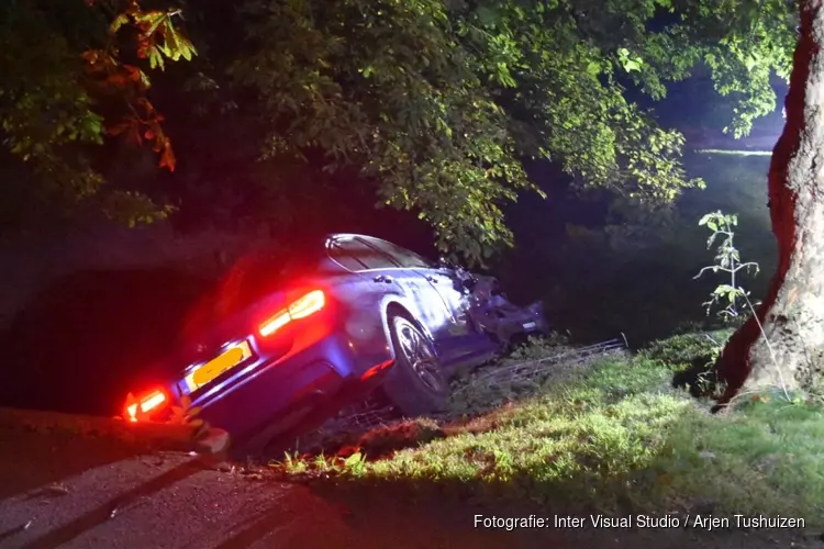 Auto van de weg in Noordbeemster