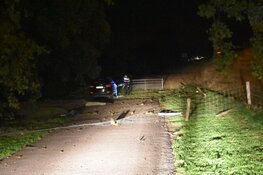 Auto van de weg in Noordbeemster