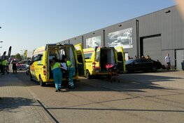 Auto rijdt in op mensen bij autoshow Purmerend: drie gewonden