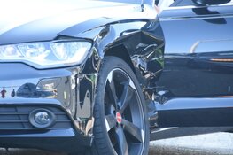 Auto rijdt in op mensen bij autoshow Purmerend: drie gewonden