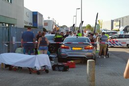 Auto rijdt in op mensen bij autoshow Purmerend: drie gewonden